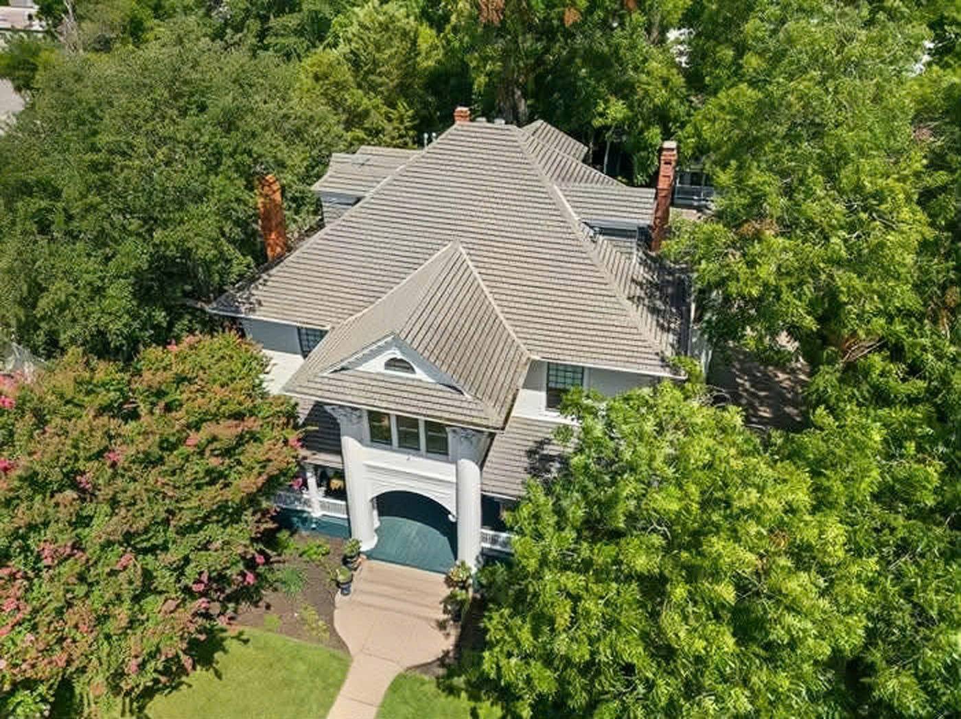 Biệt thự nàng hậu mới mua cho mẹ và các em bên Mỹ.