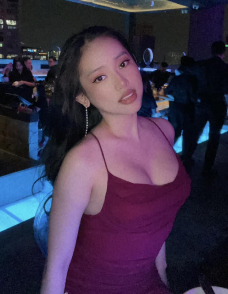 Thúy Vi duy trì sức hút trên mạng xã hội nhờ ngoại hình nổi bật và phong cách gợi cảm