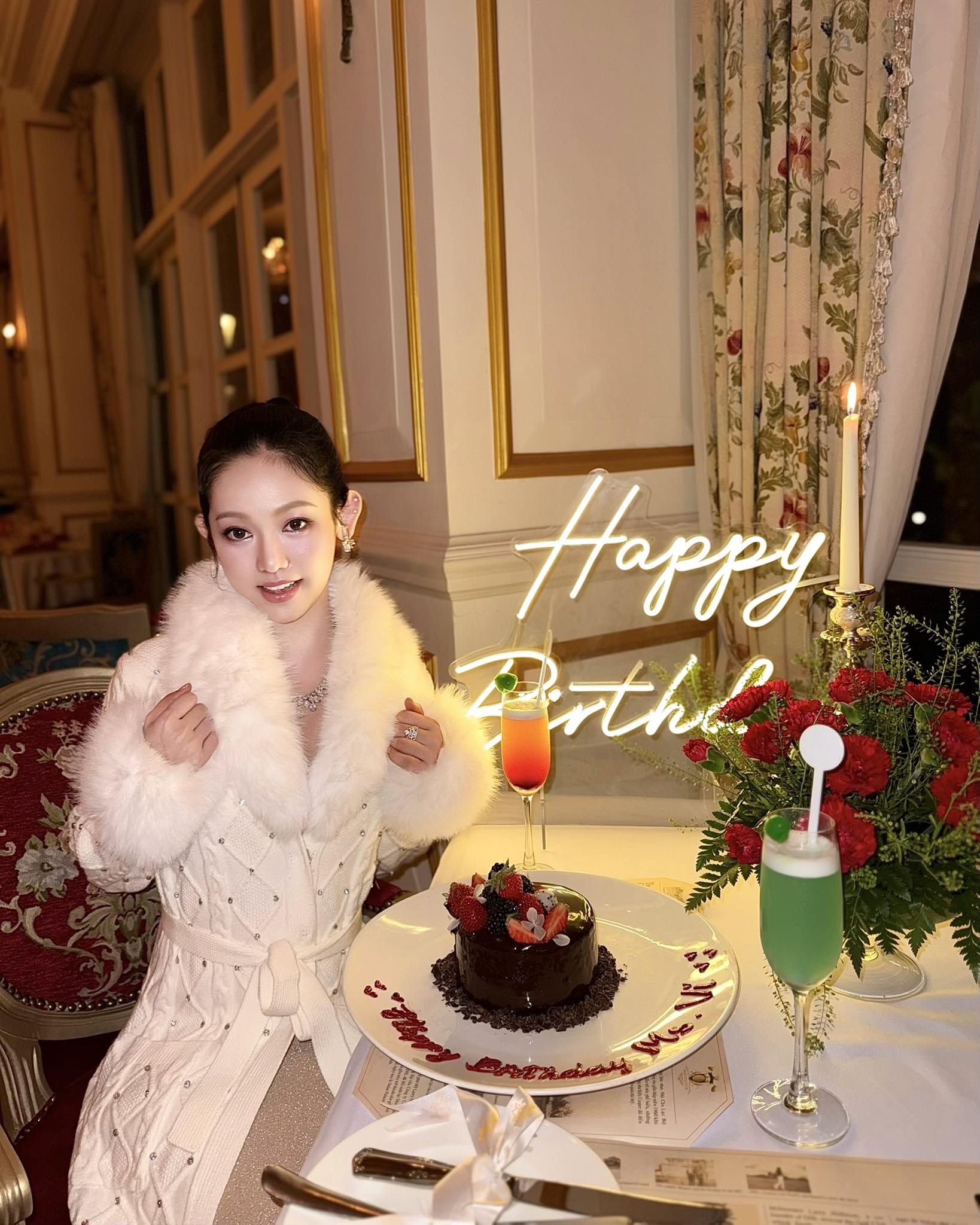 Cô lựa chọn cuộc sống kín tiếng, tập trung vào công việc cá nhân và kinh doanh.