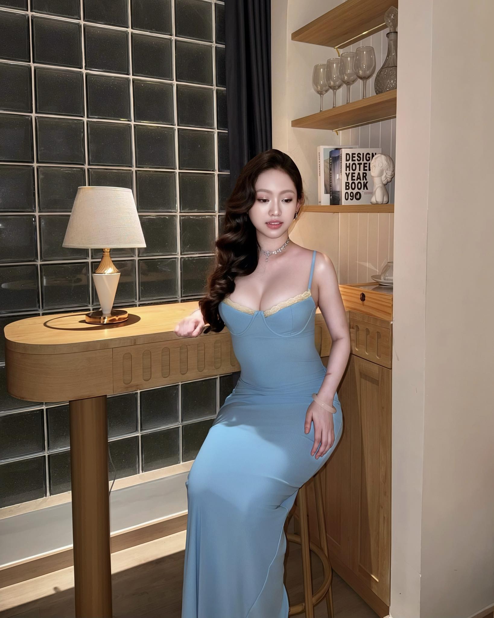 Người đẹp vẫn chia sẻ hình ảnh đời thường, nhưng tiết chế và tinh tế hơn trước.