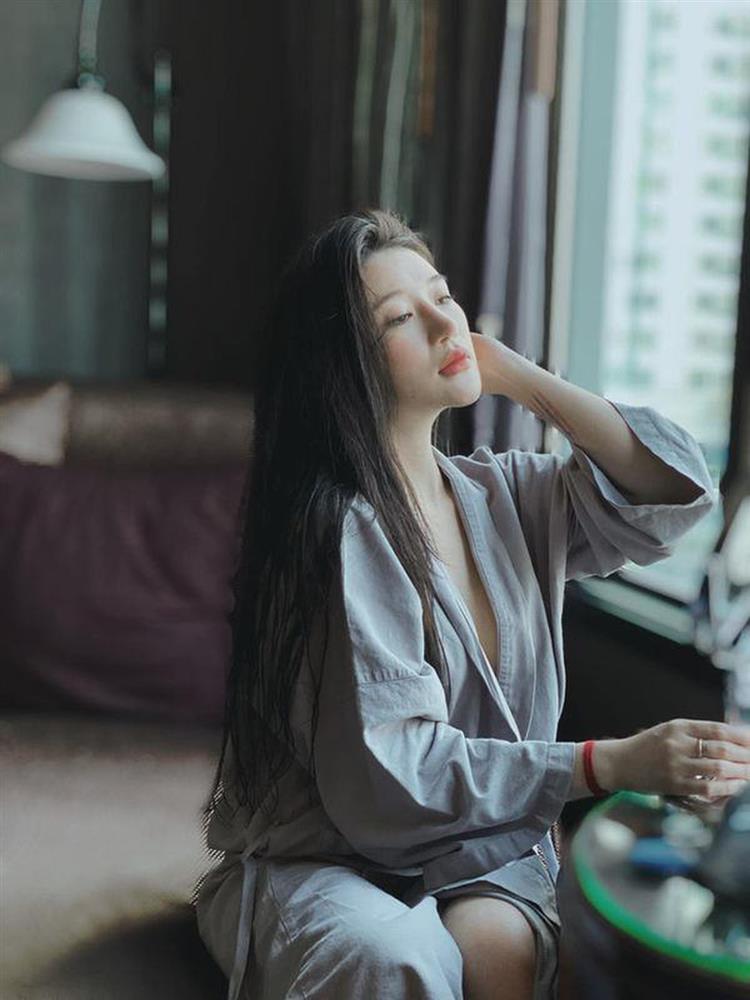 Vân Navy của hiện tại mang vẻ dịu dàng, đằm thắm và trưởng thành hơn