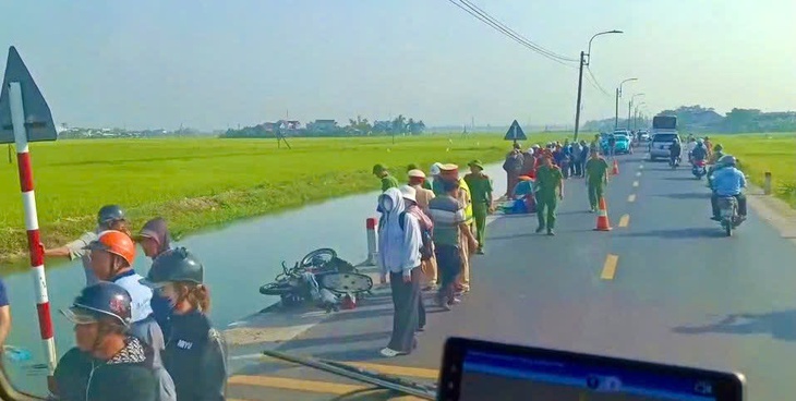 Hiện trường vụ tai nạn thương tâm sáng 8/4. 