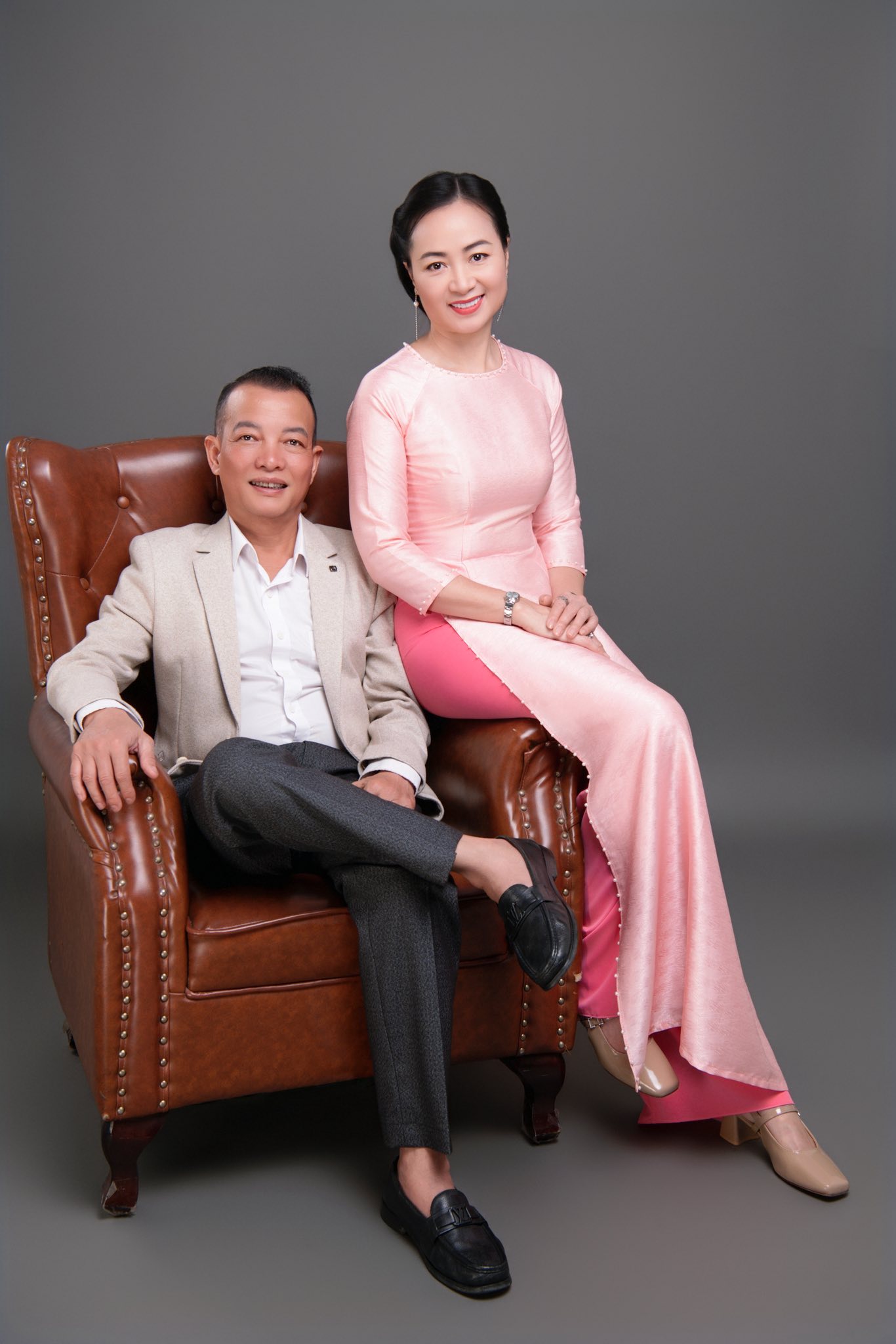 Nghệ sĩ Linh Huệ và ông xã