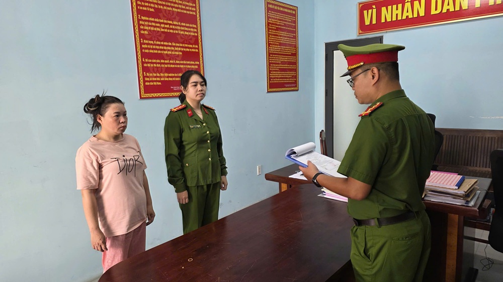 Phạm Thị Hồng Phúc tại cơ quan Công an (Ảnh: Công an Đà Nẵng).