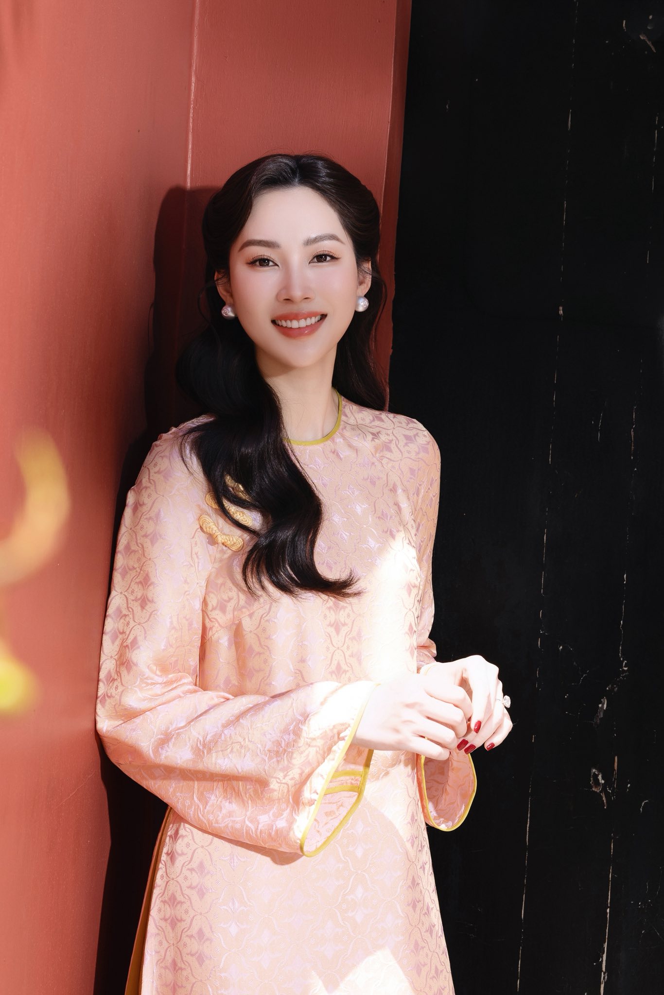 Rời xa showbiz, Đặng Thu Thảo vẫn thu hút sự chú ý mỗi lần xuất hiện