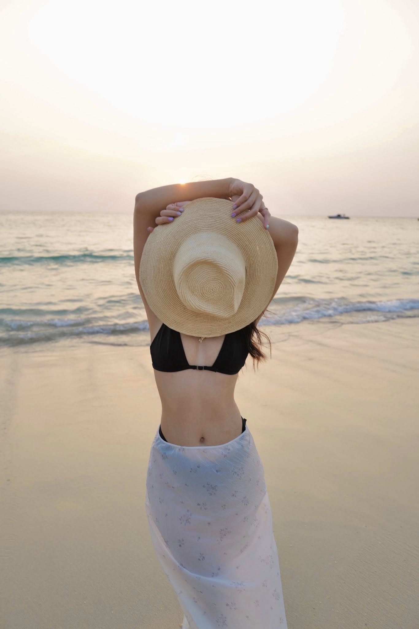 Nữ diễn viên diện bikini  gợi cảm vừa đủ, vẫn giữ được nét thanh lịch