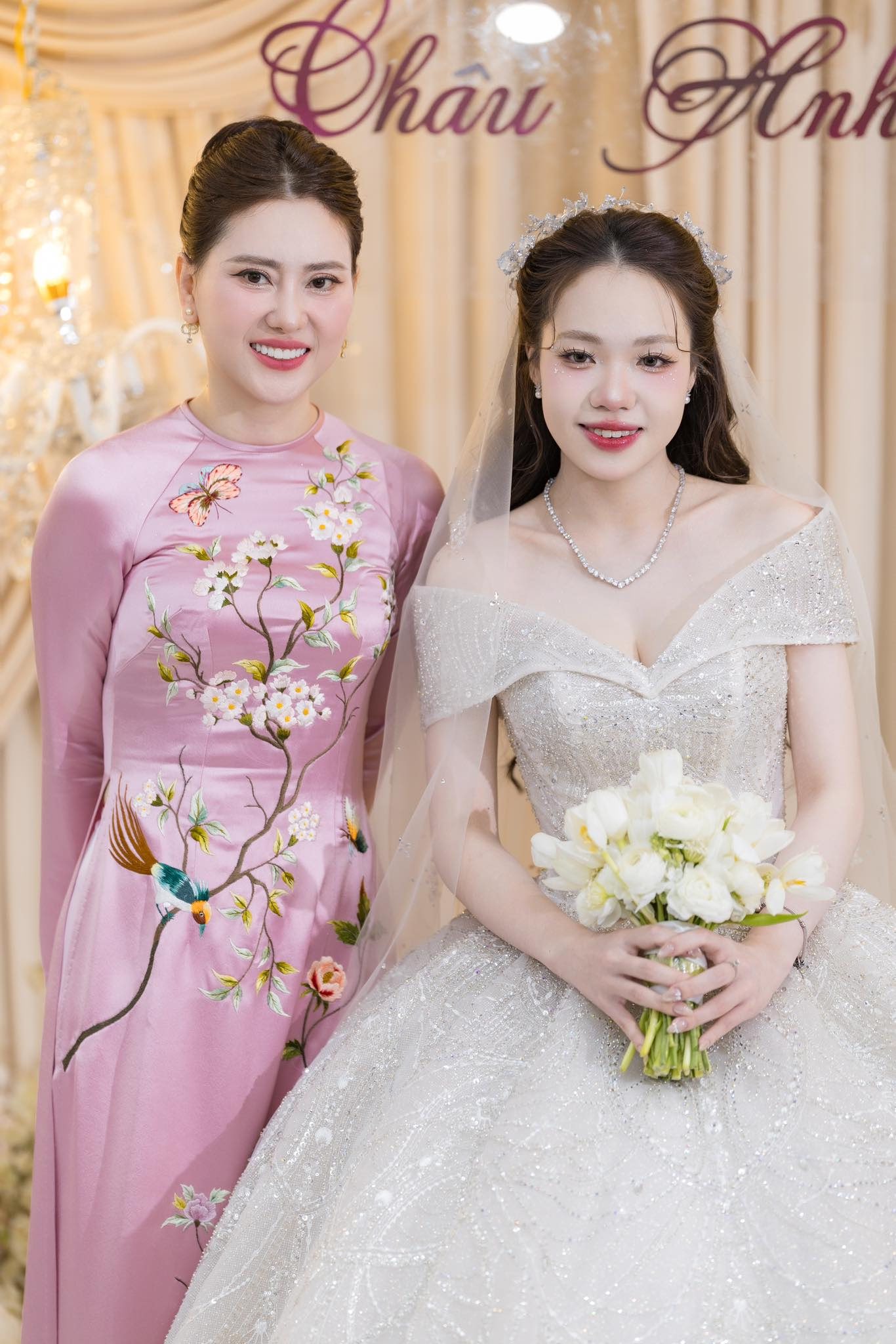 Chị Hằng và con dâu. 