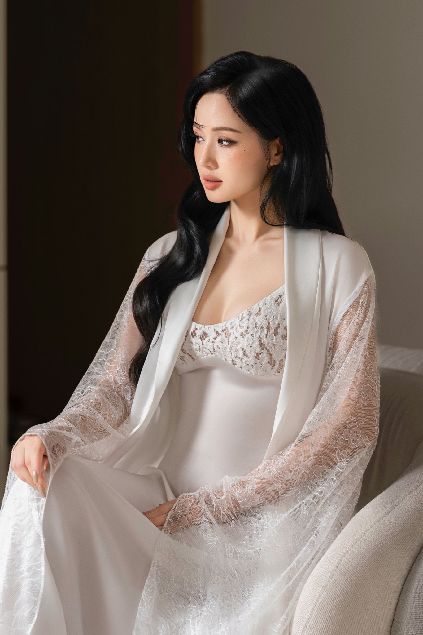 Chỉ với ánh nhìn nhẹ nhàng, cô vẫn đủ sức “đốn tim” người xem