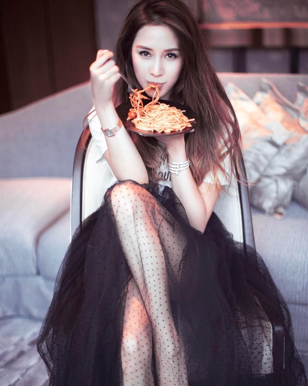 Dù ngoài 40, Từ Tử Kỳ vẫn khiến nhiều người trầm trồ bởi nhan sắc trẻ trung 