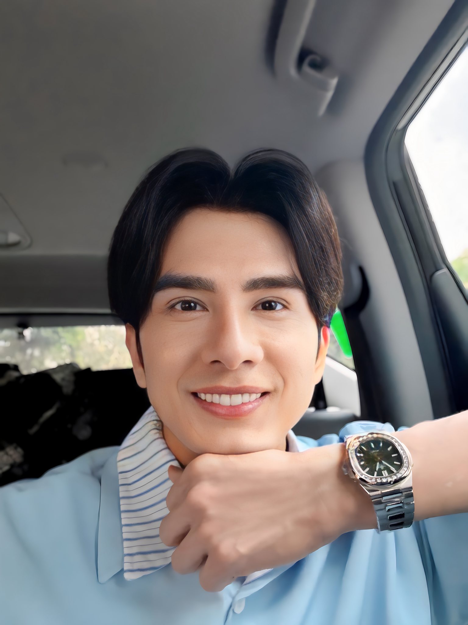 Ở tuổi 50, Đan Trường vẫn rất trẻ trung, phong độ và hoạt động nghệ thuật sôi nổi