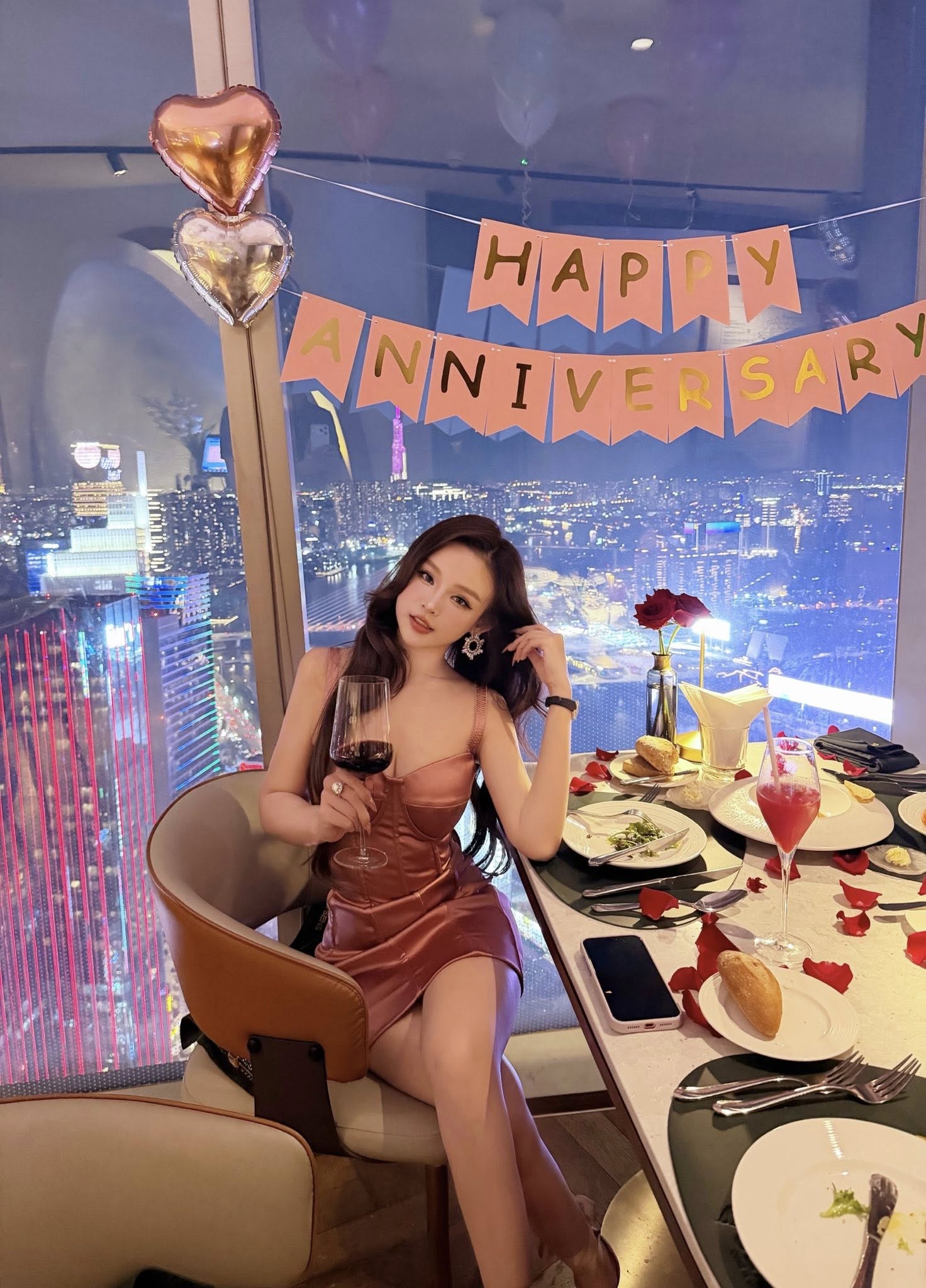 Cô gây sốt khi đeo trang sức hơn 4 tỷ đồng