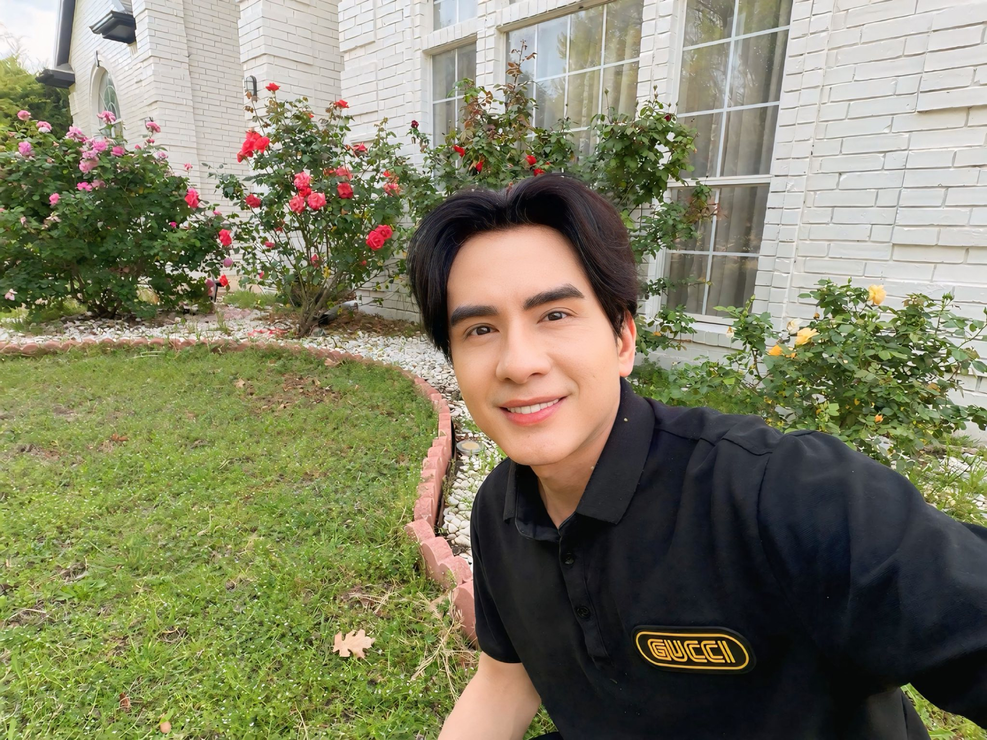 Nam ca sĩ chia sẻ một câu chuyện vui về hàng xóm 