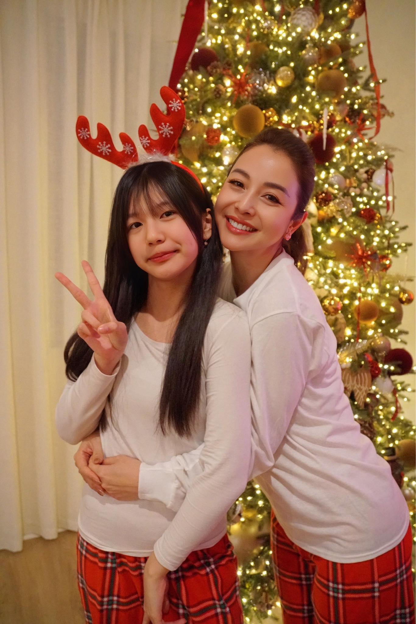 Hiện tại, con gái Jennifer Phạm lại càng xinh đẹp và giống mẹ Hoa hậu.