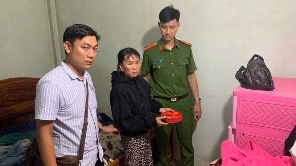 Đối tượng Trần Thị Tươi thời điểm bị bắt (Ảnh: Công an xã Ya Hội, tỉnh Gia Lai).