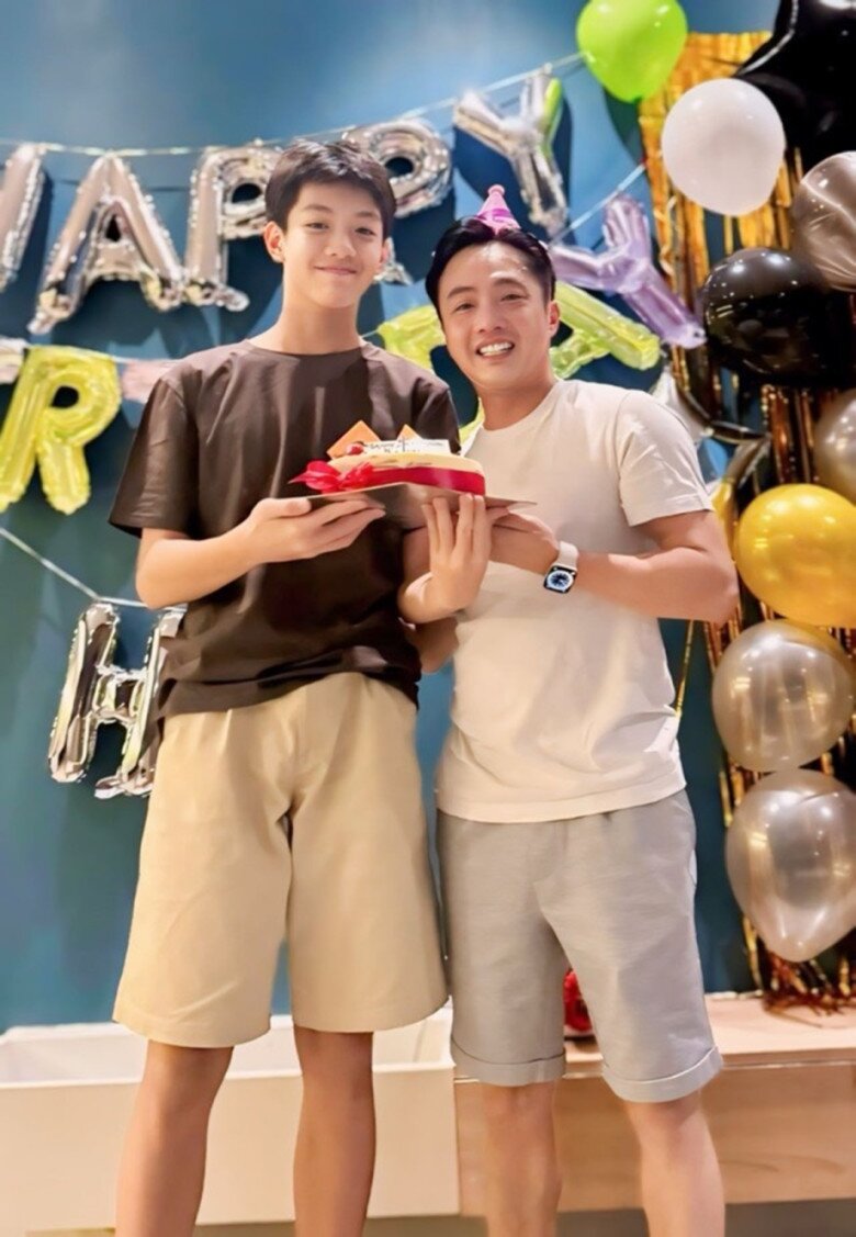 Con trai Hồ Ngọc Hà thường được bắt gặp trong những bộ trang phục đơn giản.