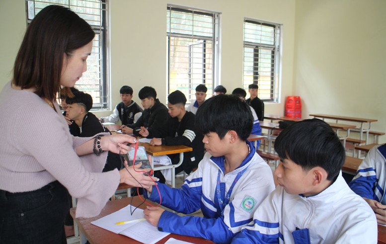 Lần đầu tiên giáo viên giáo dục thường xuyên có mã số, chức danh nghề nghiệp riêng (Ảnh: VGP).