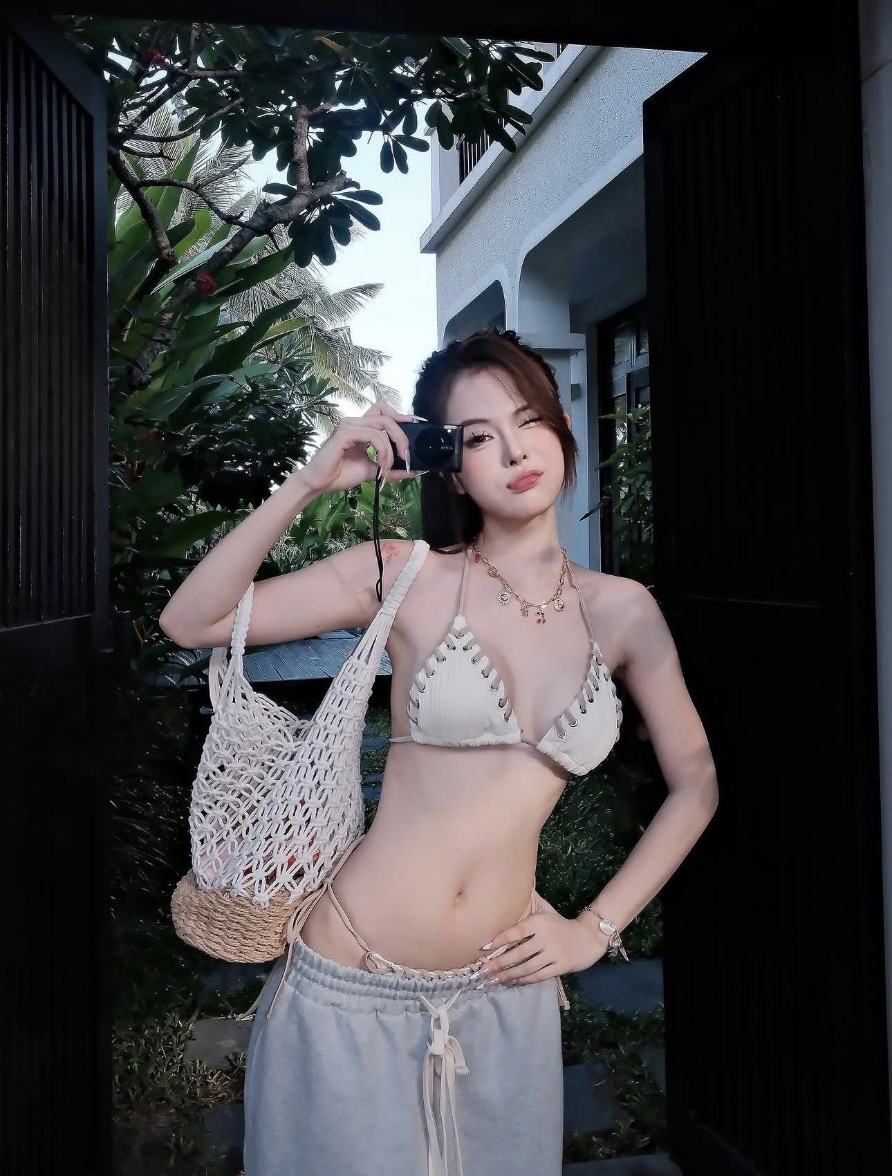 Hà Môi từ lâu đã được biết đến với danh xưng “hot girl 8 triệu follow”.