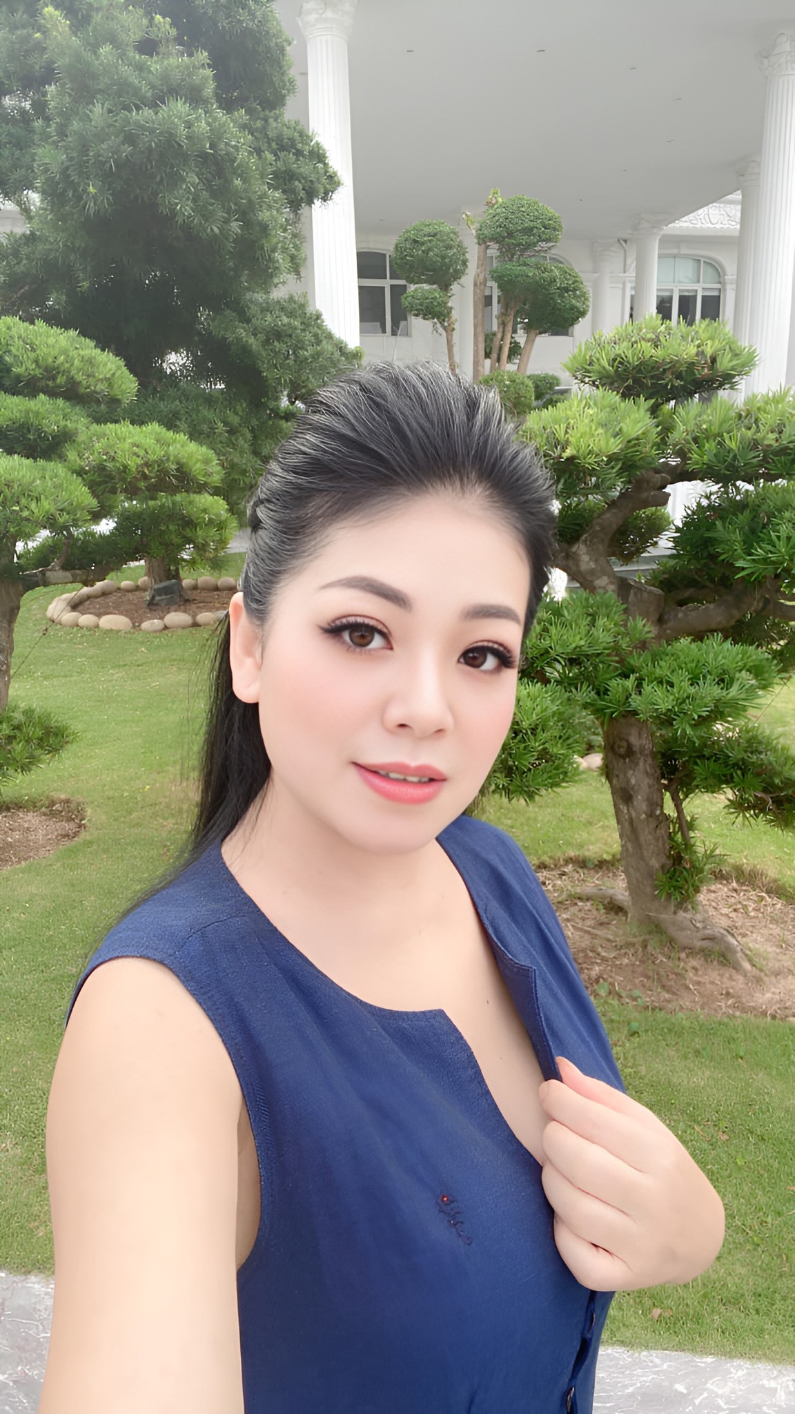 Anh Thơ xinh đẹp, đằm thắm ở tuổi 50