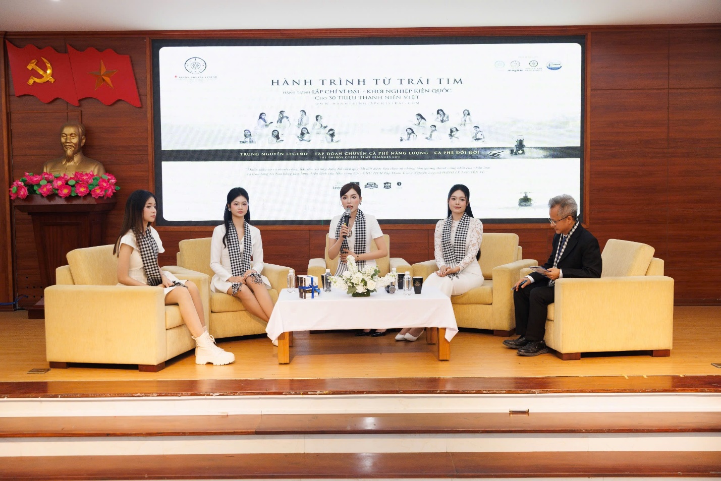 Hành trình từ trái tim khơi dậy khát vọng lớn trong thế hệ trẻ