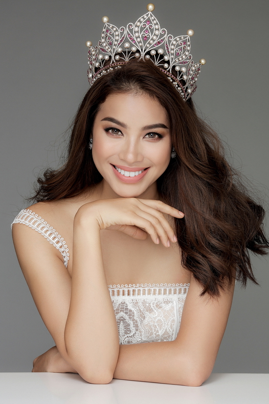  Phạm Hương đăng quang Hoa hậu Hoàn Vũ Việt Nam 2015.