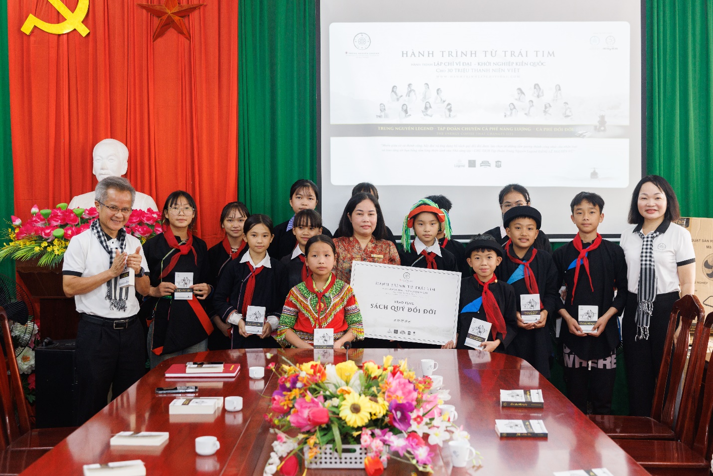   Hành trình Từ Trái Tim mang đến nguồn động viên thiết thực, tiếp thêm niềm tin cho thầy trò vùng cao trên hành trình dạy và học  