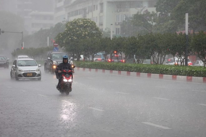 Miền Bắc sẽ đón mưa dông từ đêm nay do tác động của không khí lạnh cuối mùa . Ảnh: Lao động