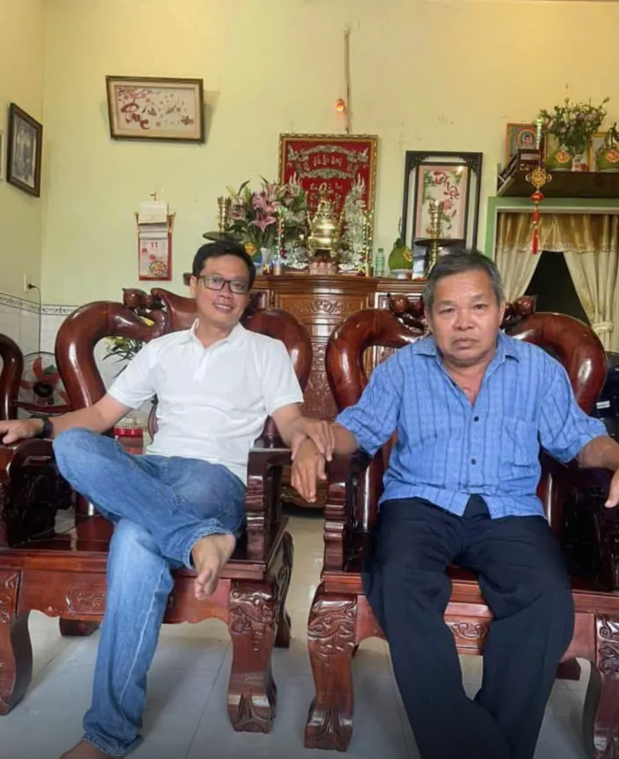 Anh Triệu và bố vợ rất thân thiết, gần gũi. (Ảnh: Tri thức - Znews)