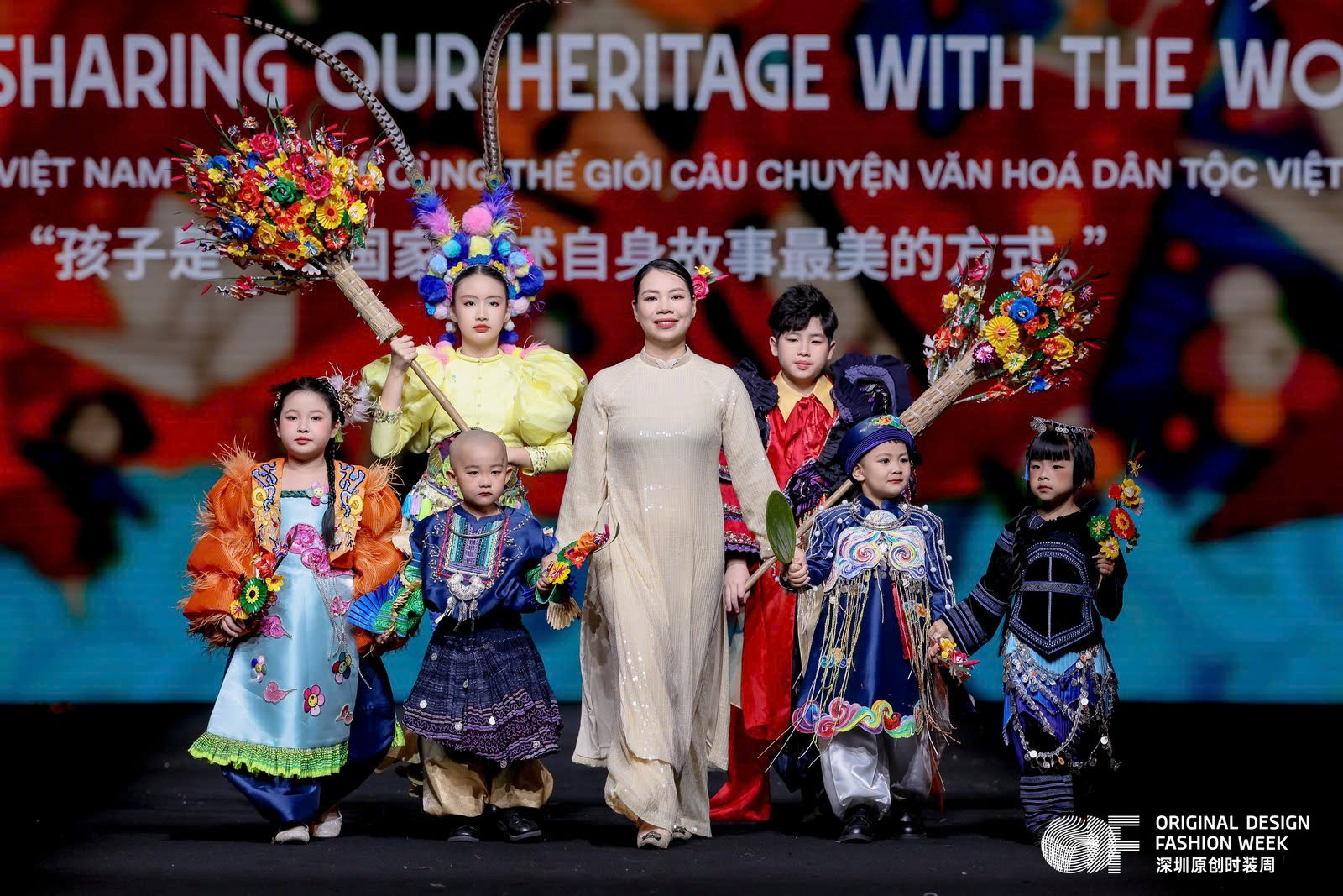 Vũ Lan Anh và các mẫu nhí xuất hiện trên sàn diễn Tuần lễ Thời trang Thâm Quyến 2026.