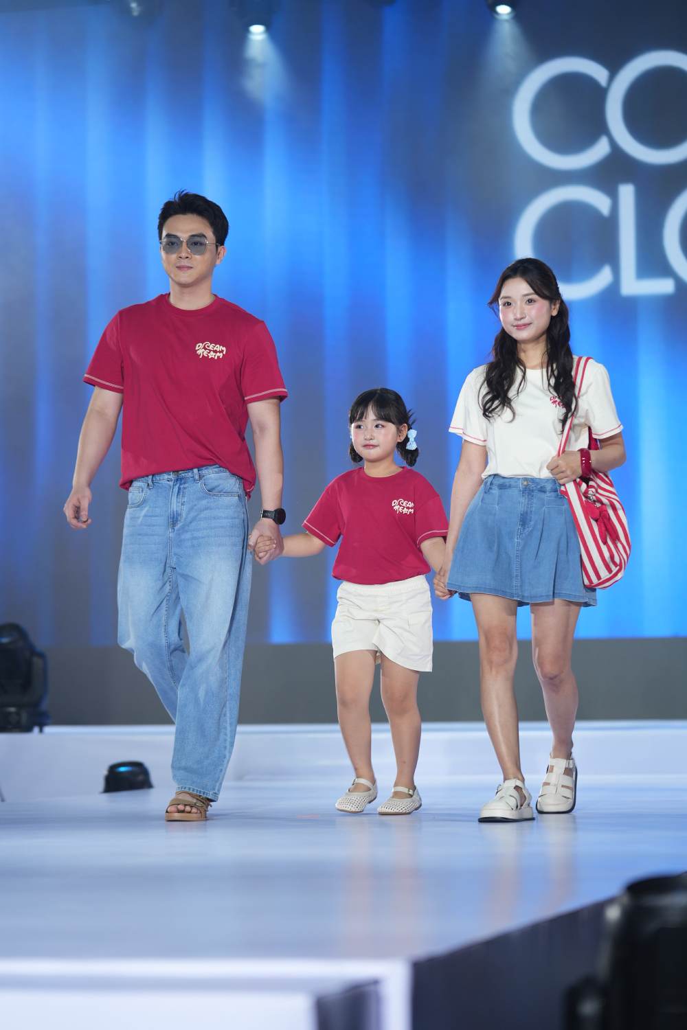 Vợ chồng Bình An – Phương Nga sánh đôi dự sự kiện ra mắt bộ sưu tập Xuân Hè 2026