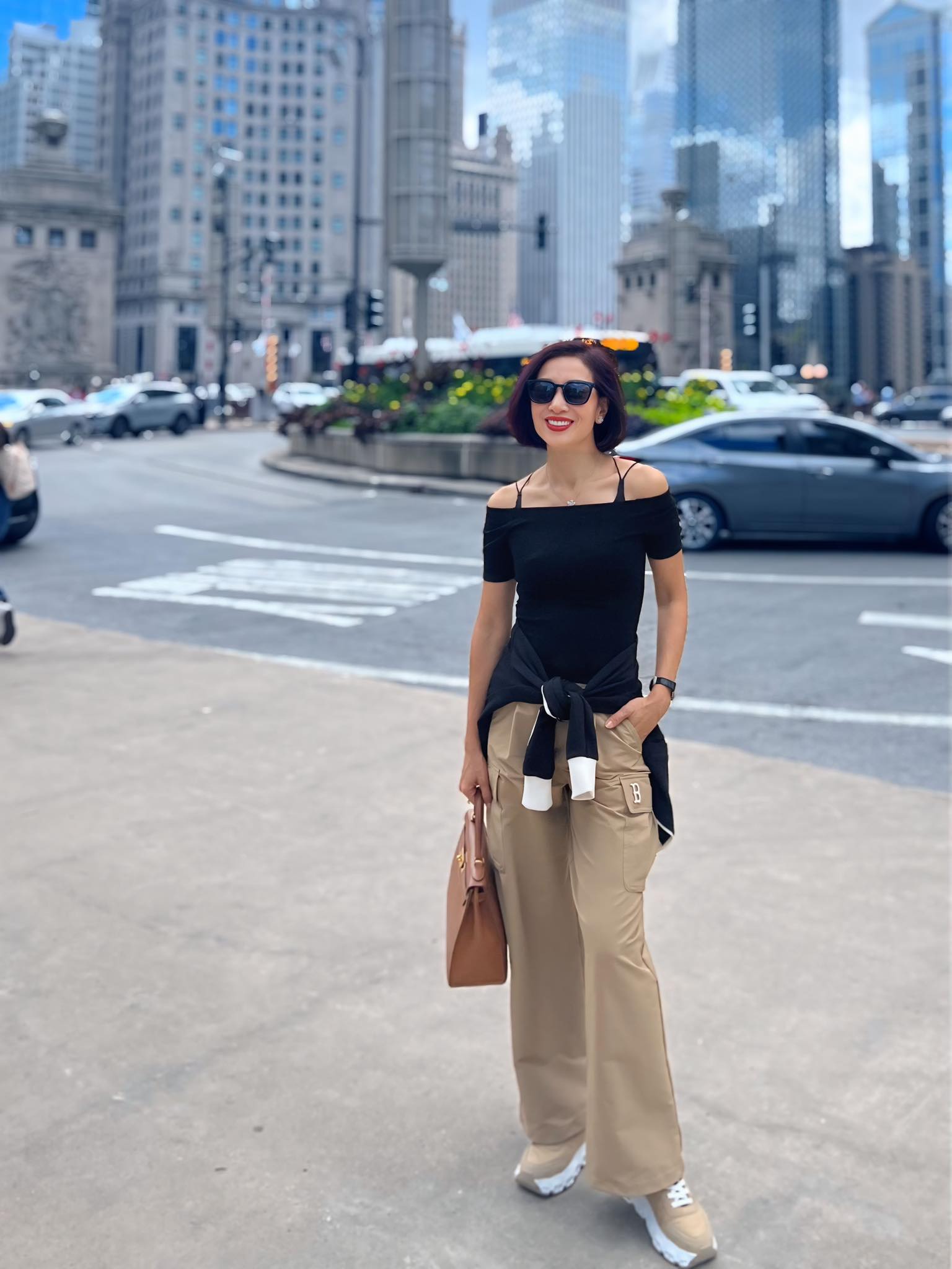 Ở tuổi U50, Thu Hương vẫn trẻ đẹp, quyến rũ