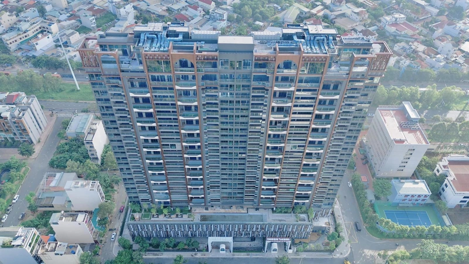 Căn hộ cao cấp của Trấn Thành nằm trong tòa nhà 24 tầng ven sông Sài Gòn