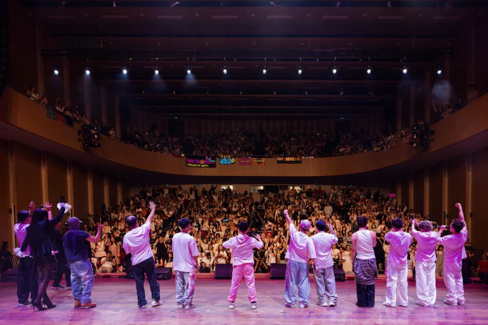 Gần 800 khán giả đến với Nhà Trẻ.