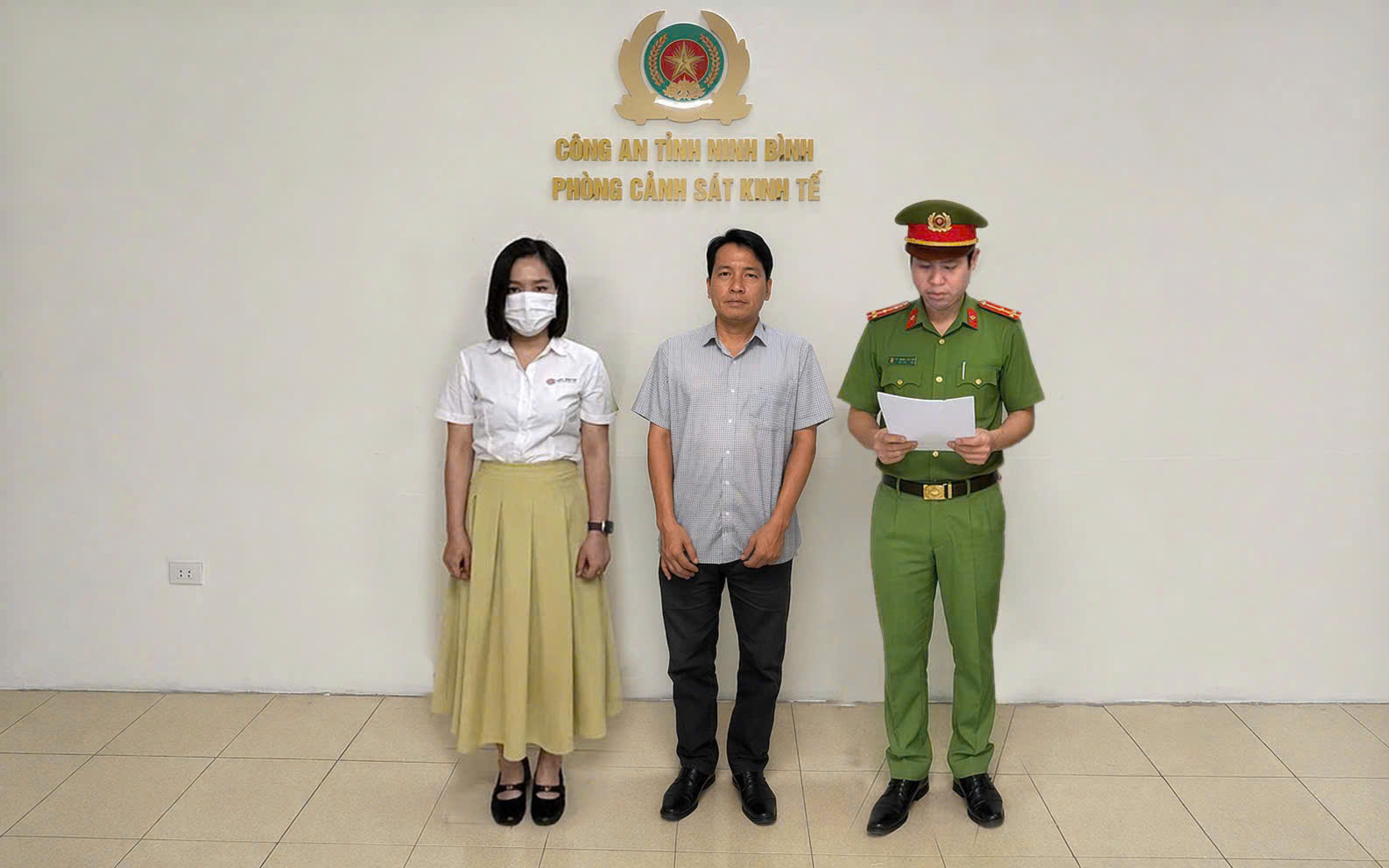 Bị can Trần Văn Phu (Giám đốc) và Tạ Thị Minh Phương (kế toán) tại Cơ quan Công an - Ảnh: Công an Ninh Bình