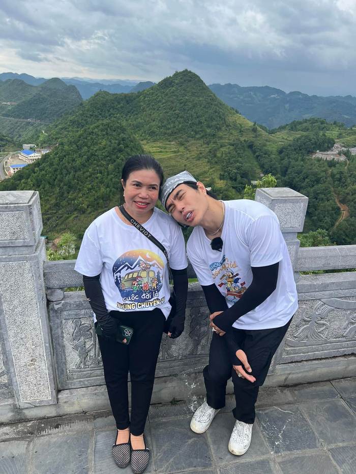 Lê Dương Bảo Lâm và mẹ.