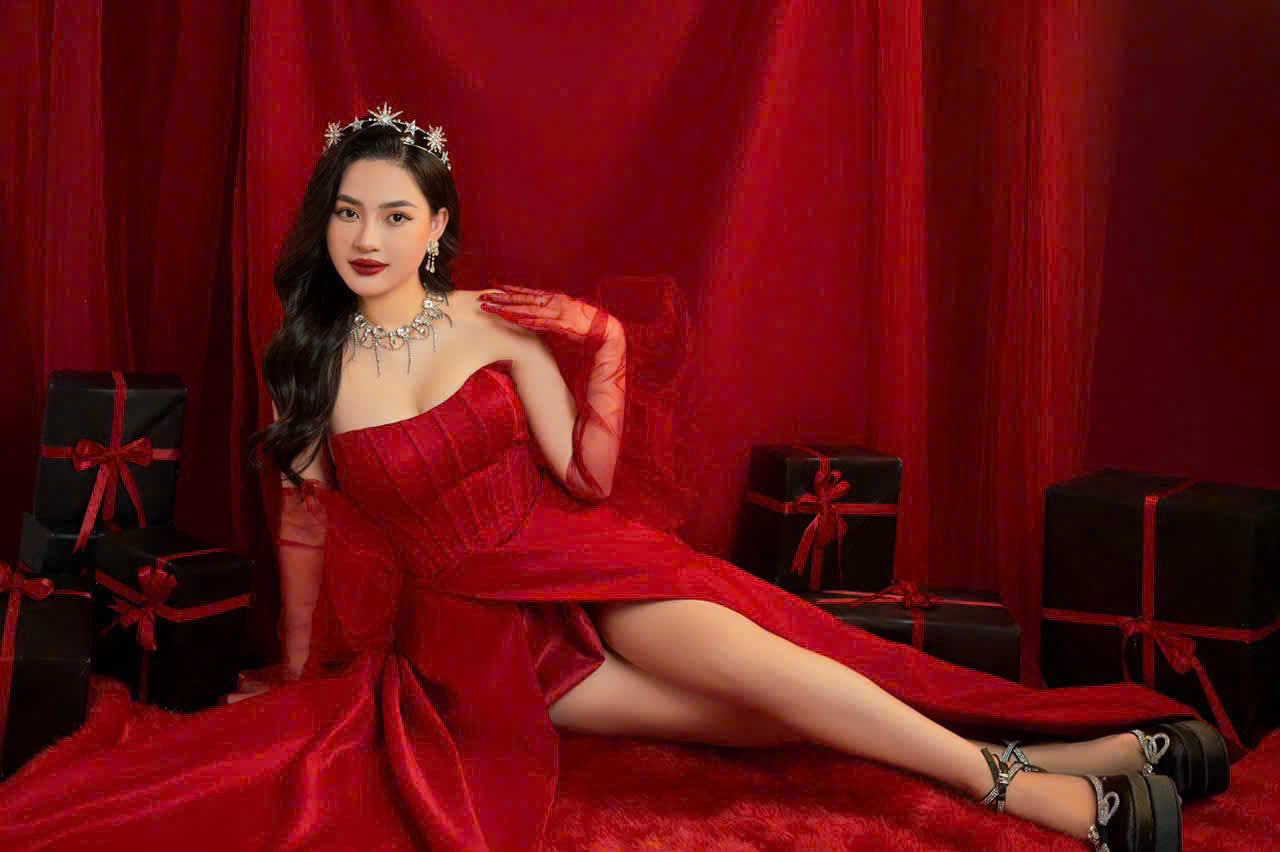 Nhan sắc Trịnh Thu Bình.