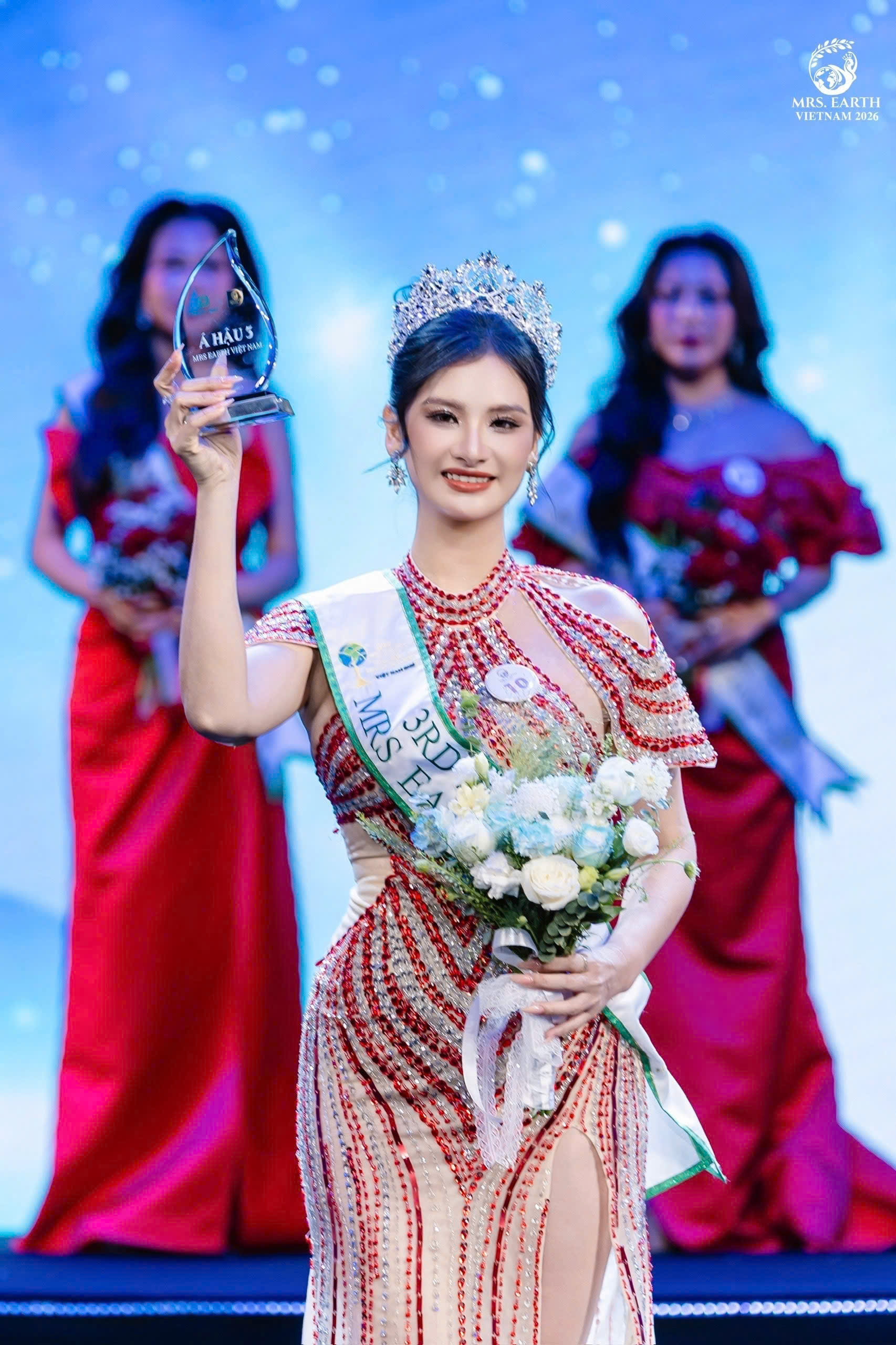 Giây phút khó quên trong cuộc đời nàng hậu.