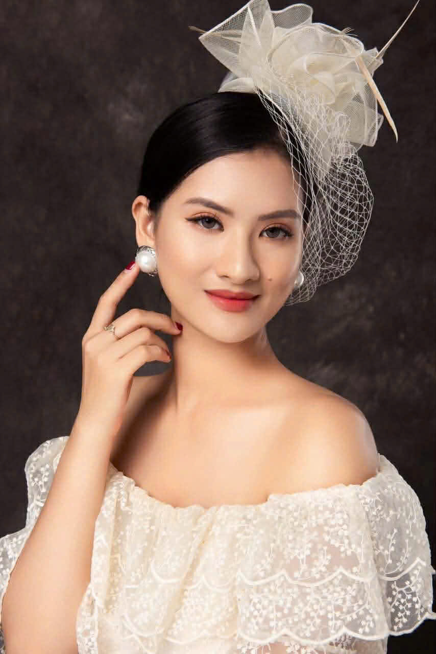 Cận nhan sắc Nguyễn Phương Thu.