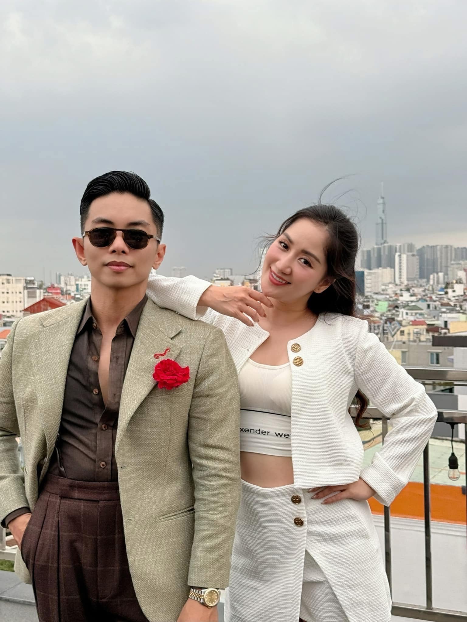 Vượt qua định kiến, cặp đôi đã gắn bó bên nhau hơn 1 thập kỷ