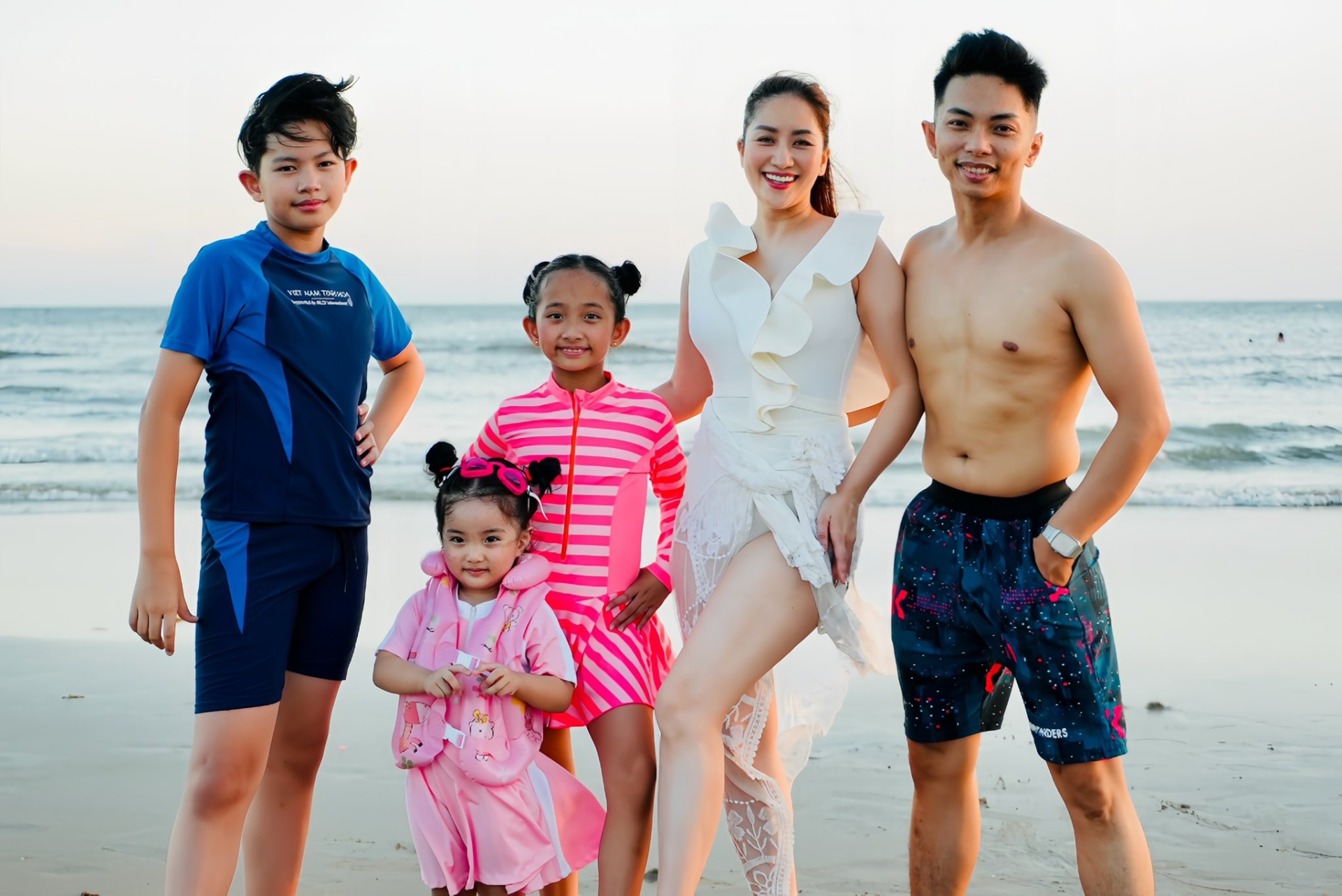 Tổ ấm hạnh phúc của vợ chồng Phan Hiển