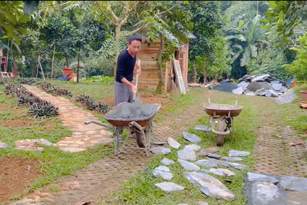Ông hoàng nhạc đỏ để lại nhà cho vợ con sau ly hôn, ở 1 mình trên đồi 12.000m2: 