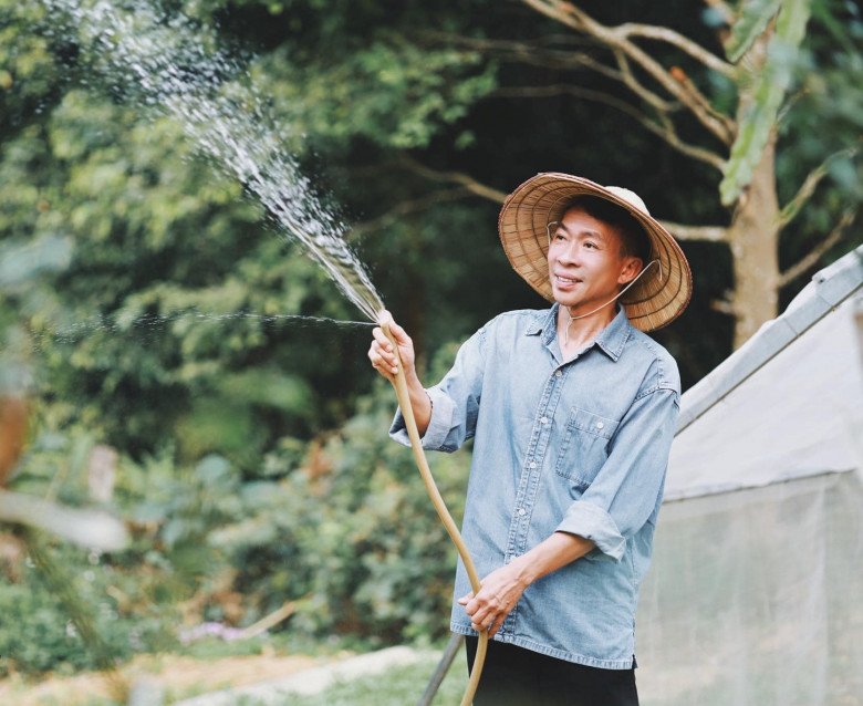Ông hoàng nhạc đỏ để lại nhà cho vợ con sau ly hôn, ở 1 mình trên đồi 12.000m2: 