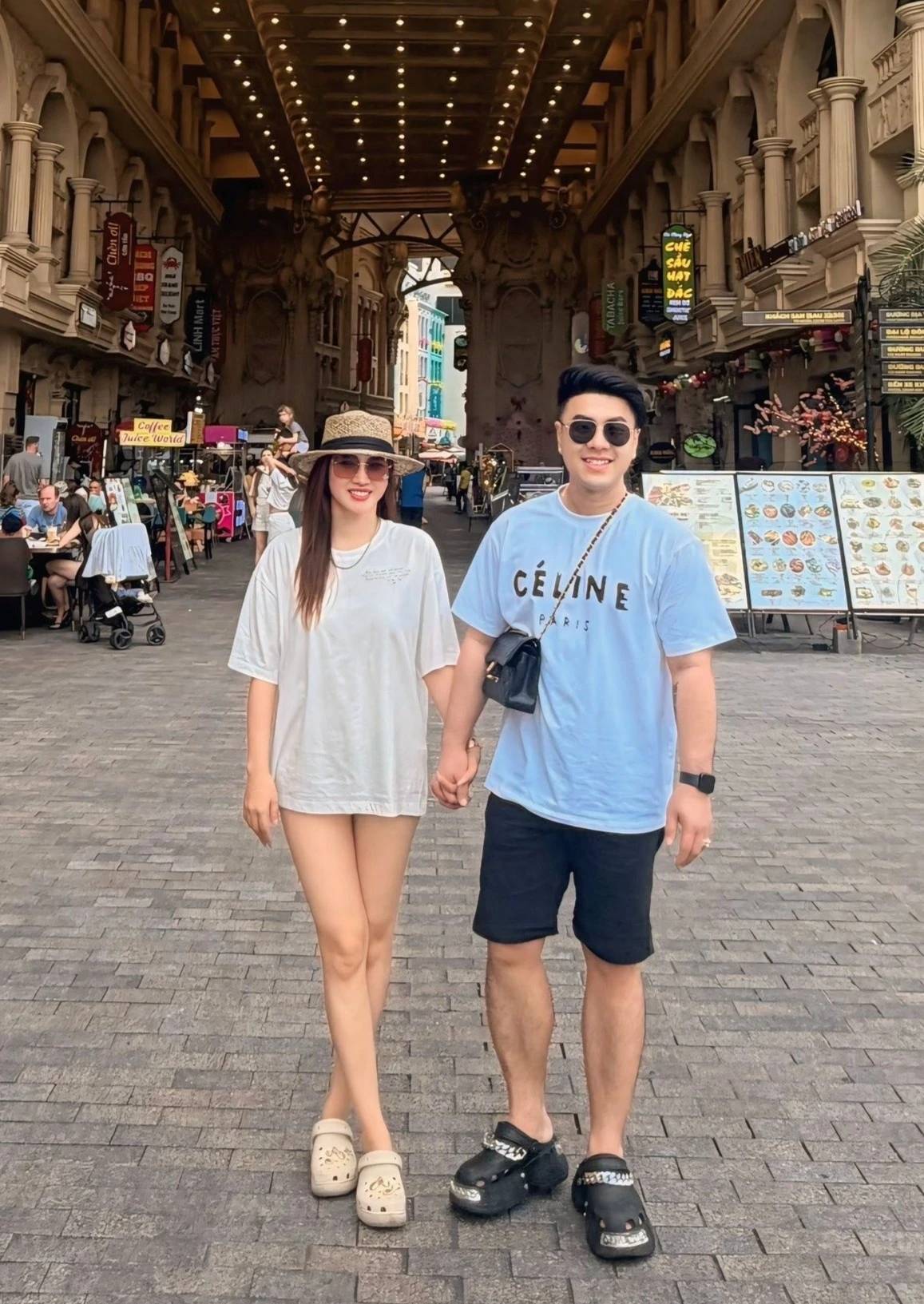Cuộc sống viên mãn của nam ca sĩ Việt lấy mẹ đơn thân có 3 con riêng, đưa hết sổ đỏ, nhẫn, tiền mặt