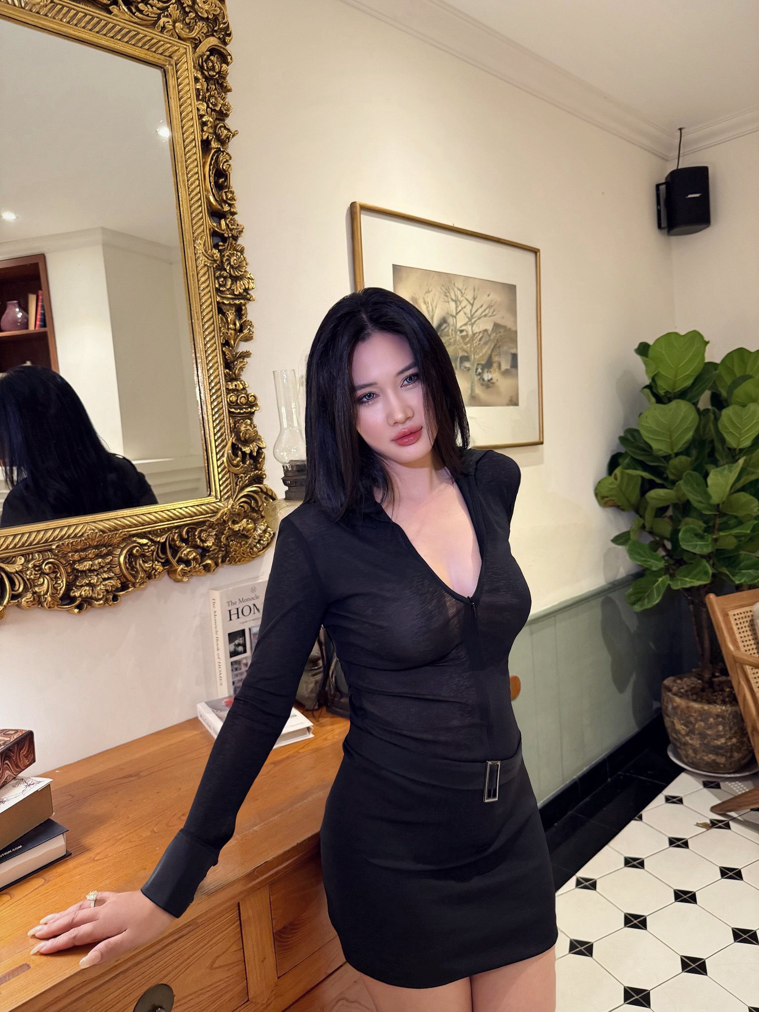 Vợ Akira Phan sở hữu nhan sắc xinh đẹp, gợi cảm