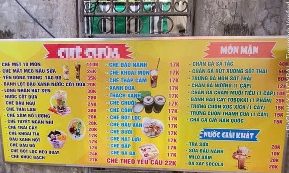 Giá các món chè được niêm yết công khai tại quán. (Ảnh: Thanh Niên)
