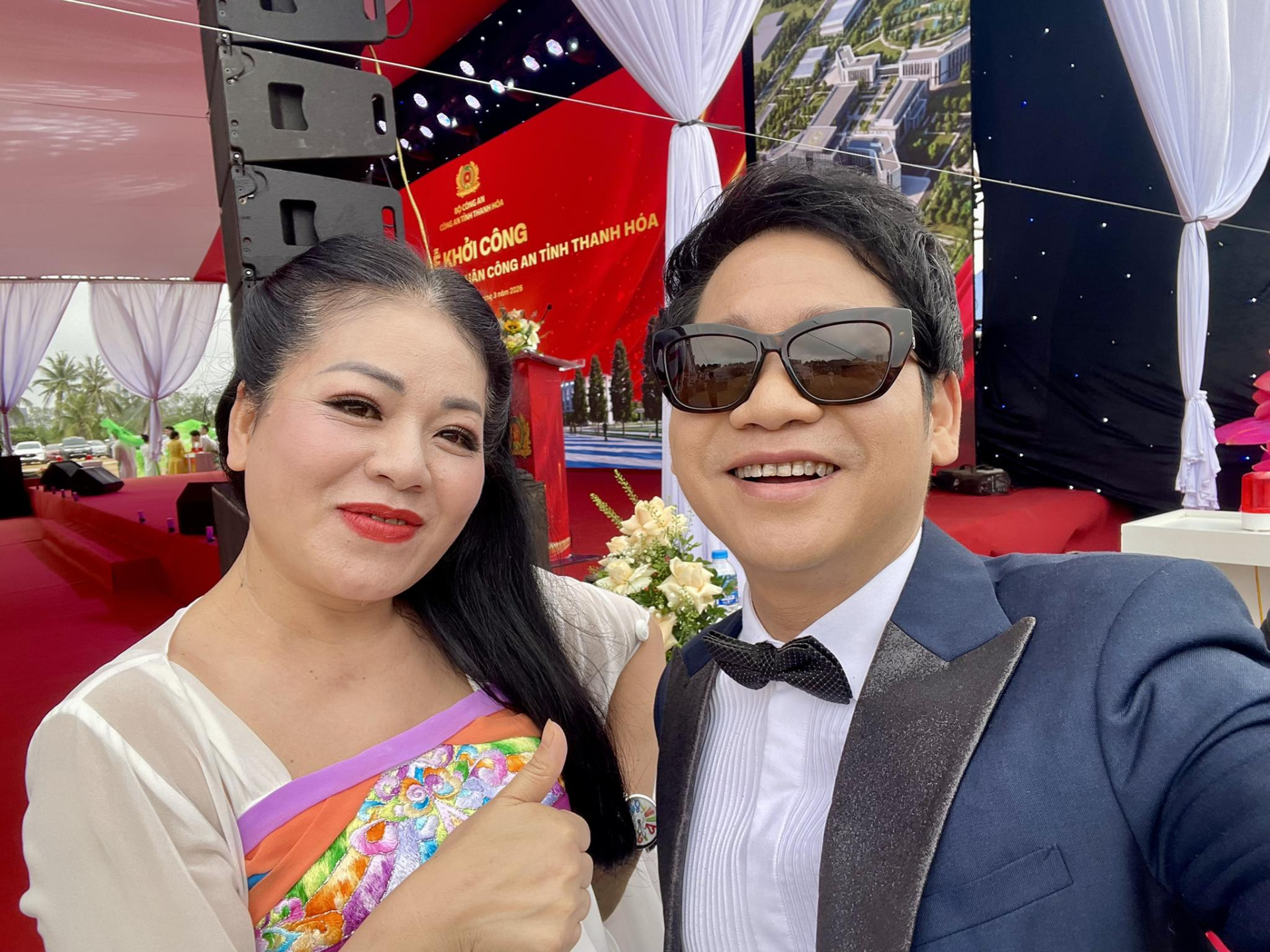 Anh Thơ - Trọng Tấn thoải mái đăng ảnh cùng nhau khi đi diễn.