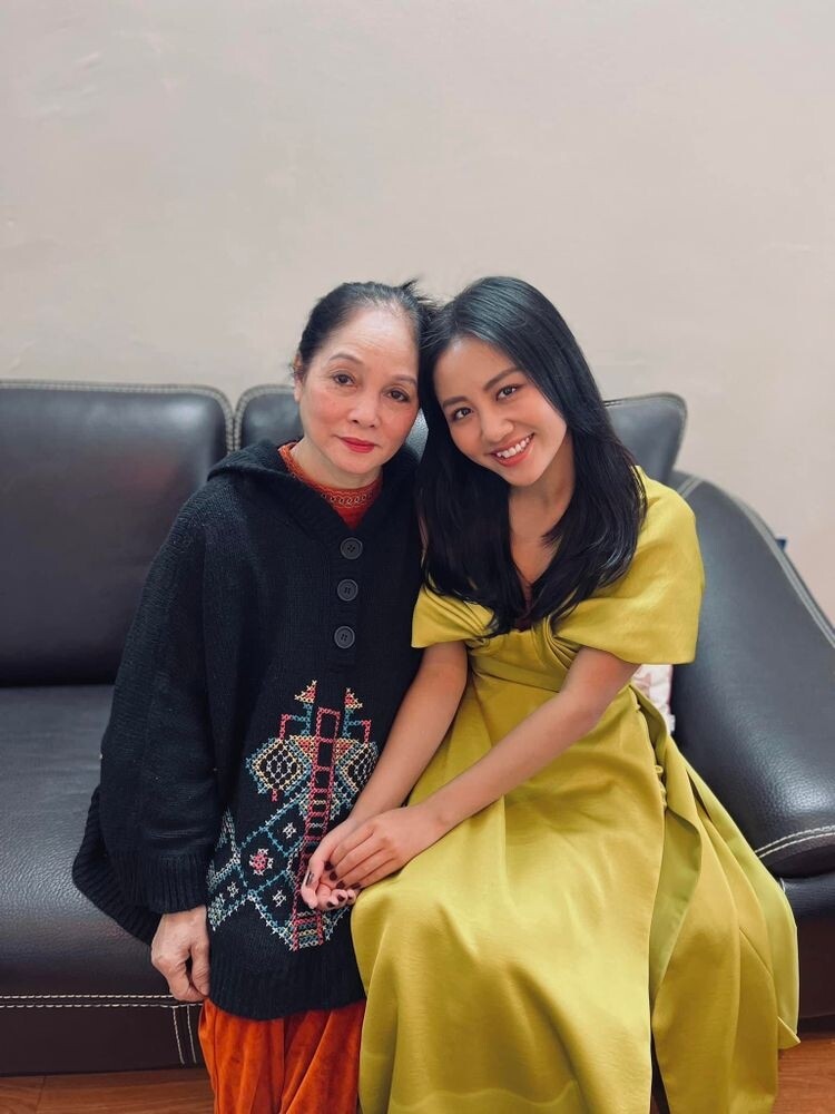 Văn Mai Hương và NSND Hà Thủy.
