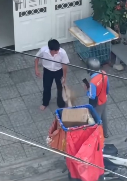 Hình ảnh gây bức xúc. (Ảnh cắt từ clip)
