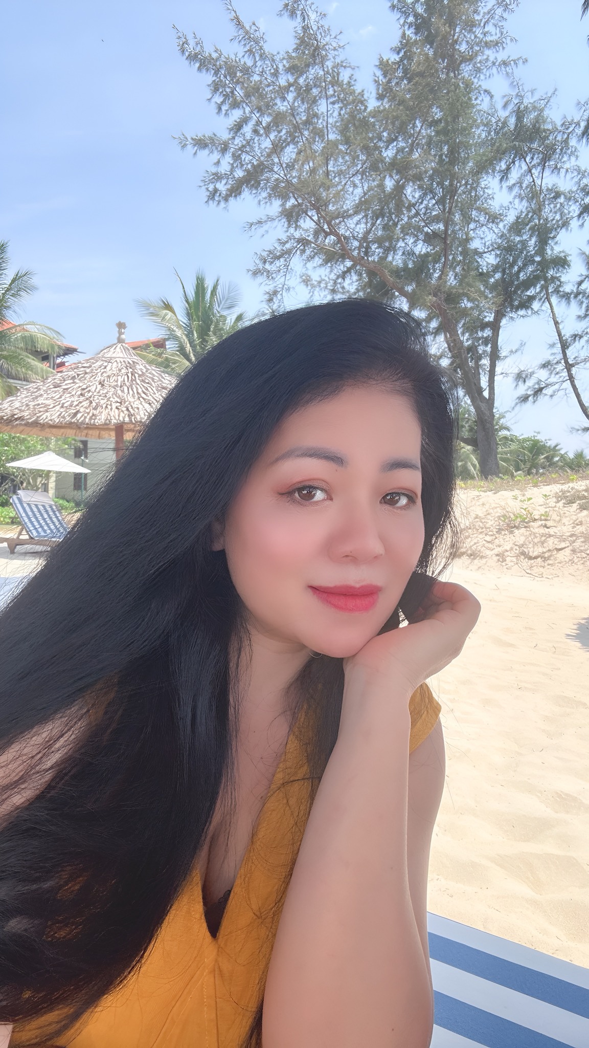 Thời gian gần đây, Anh Thơ liên tục chia sẻ những status đầy tình cảm