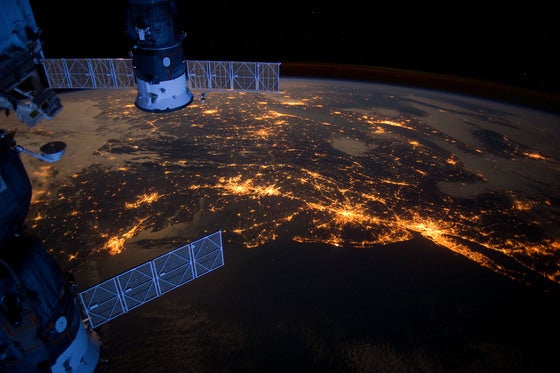 NASA âm thầm quan sát Trái đất vào ban đêm, kết quả chỉ ra 