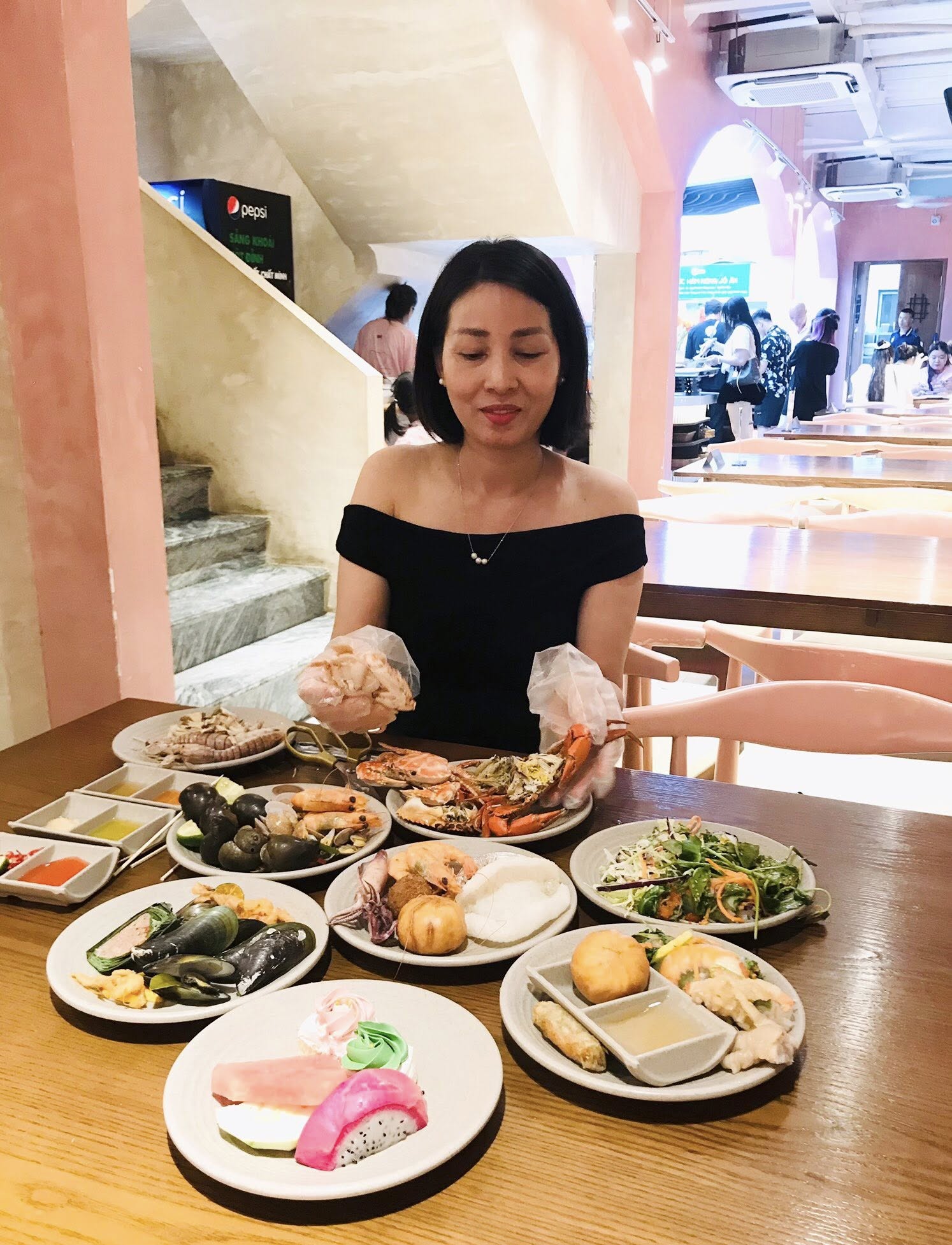 Hình ảnh Tùng Dương đăng tải nhân sinh nhật vợ.